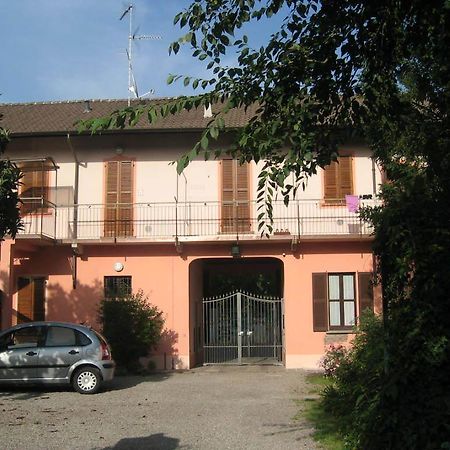 Le Petit Fleur Hotel Bareggio Exterior photo